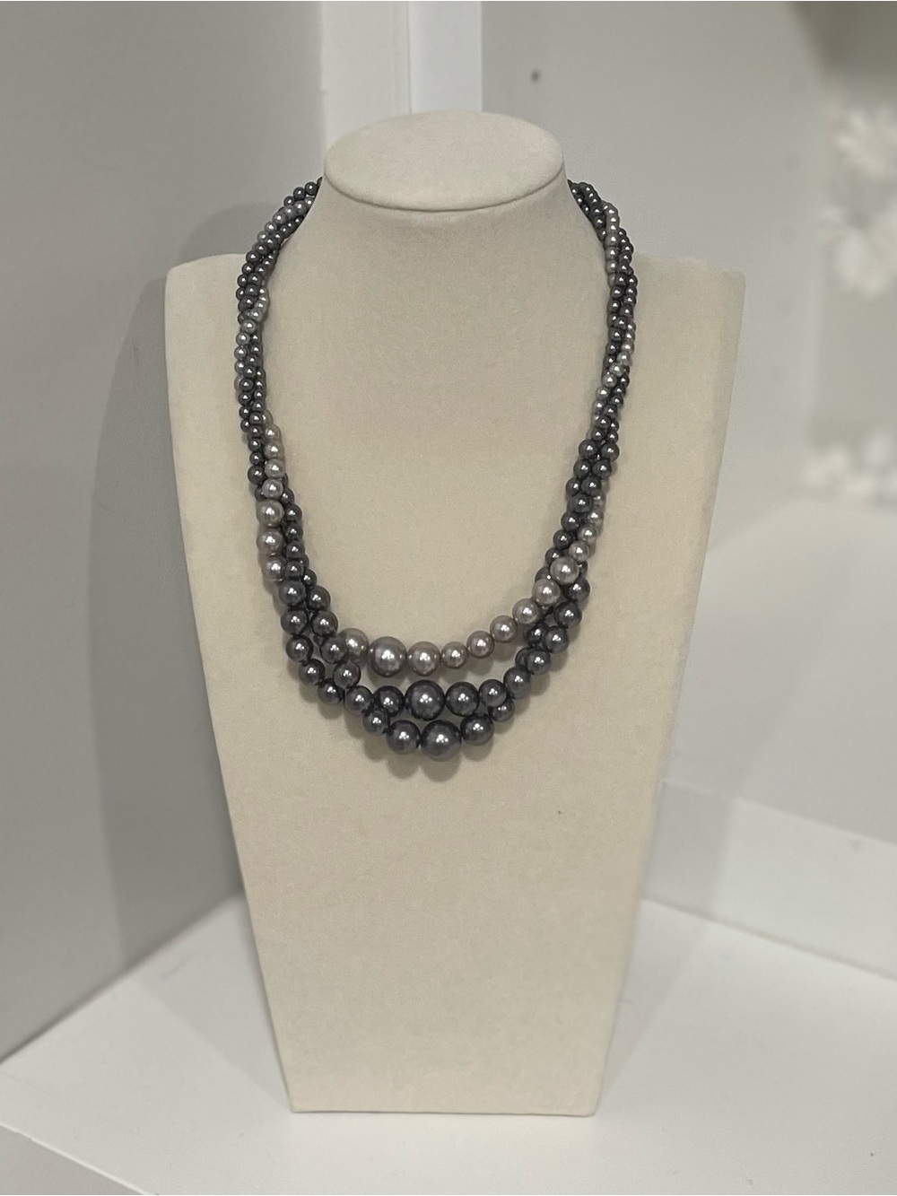 Vintage RMN Roman Faux Pearl Necklace Elegant Timeless Classic Office Evening